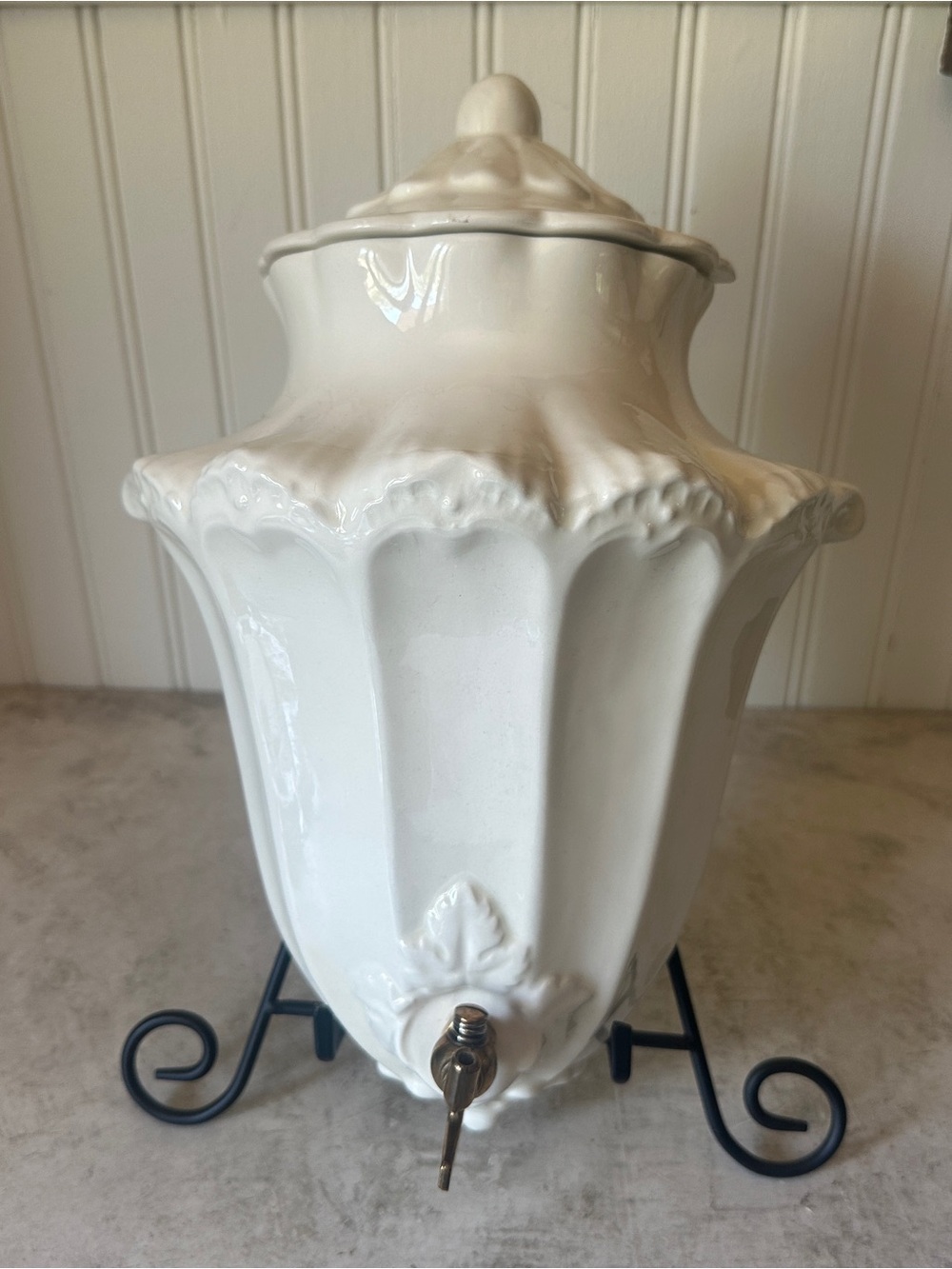 Vintage Lavabo Hanging Wall Faux Fountain 1970 White Ceramic w Lid 13.5” x 9.5”